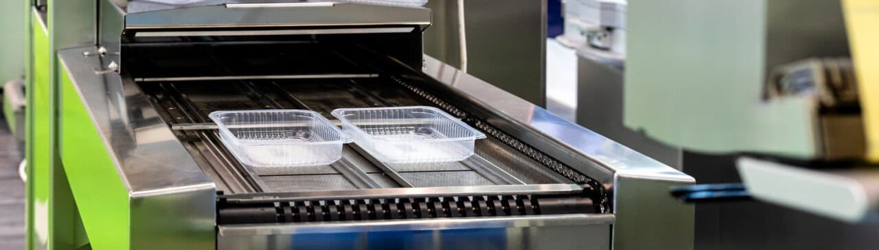 Thermoformeuse ou operculeuse : quel choix pour votre ligne d’emballage ?